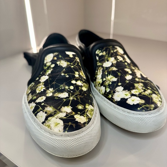 Givenchy leather sneakers size 38 - Picture 1 of 10